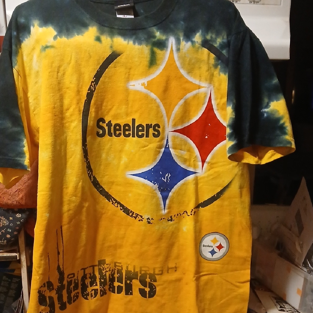 NFL PITTSBURGH STEELERS T-shirt- (Size Large) NFL Team Apparel.